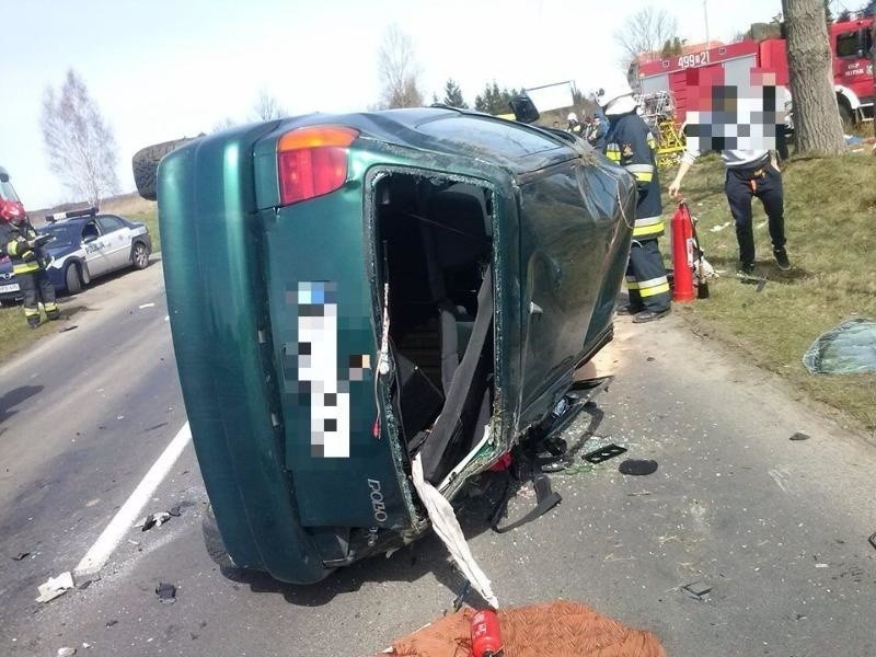 Wypadek na drodze Gryfów - Świeradów. Jedno auto na boku (ZDJĘCIA)