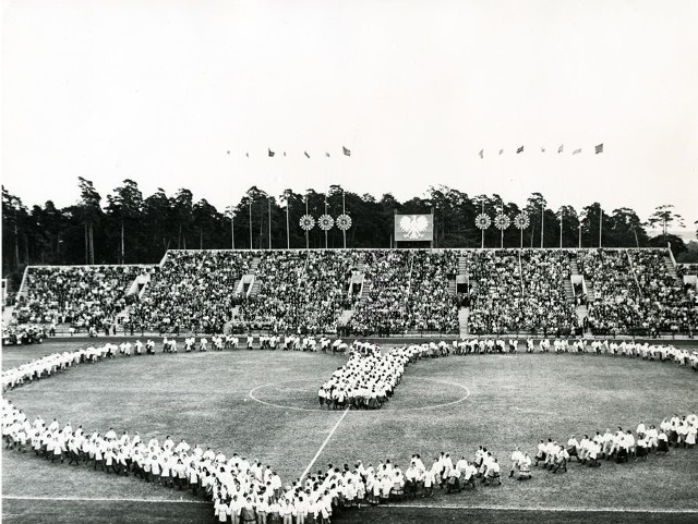 2.09.1973 rok - dożynkowe pokazy taneczne na stadionie Gwardii w Białymstoku