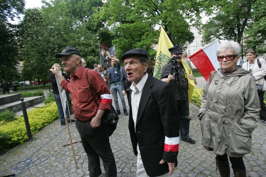 Wiec w Katowicach na placu Wolności: "Stop agresji Sowietów" [ZDJĘCIA]