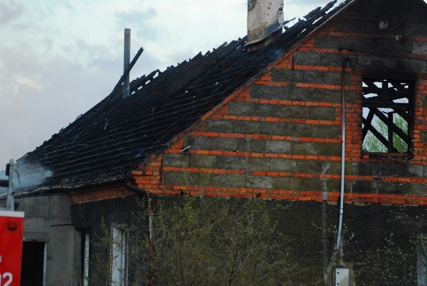Pożar w Suchorzewku: Dwie rodziny bez dachu nad głową