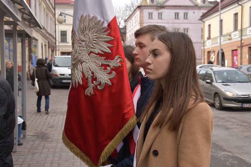 Tarnów. I transport do KL Auschwitz upamiętniony w nietypowy sposób, bo na... przystanku [ZDJĘCIA]