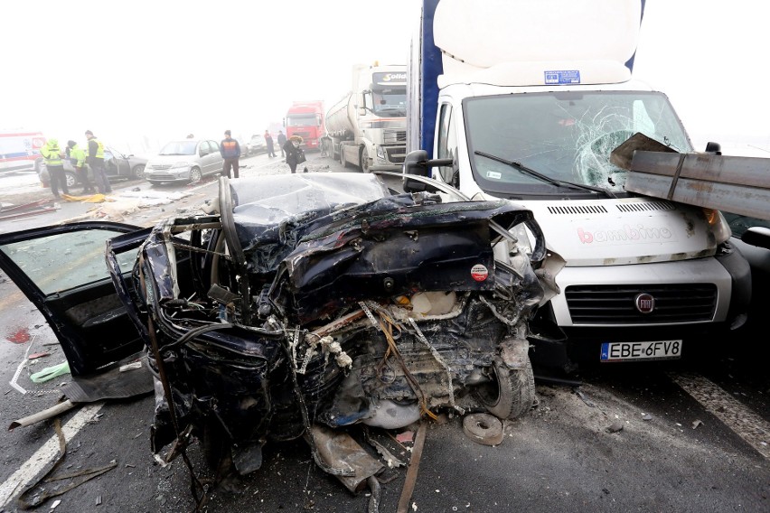 Karambol na A1 koło Piotrkowa Trybunalskiego. Zderzenie...