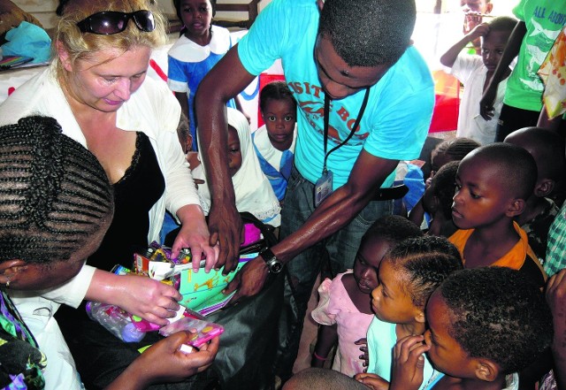 Dr Watoła po raz trzeci wybrała się w podróż do Kenii. Chce pomóc rozwijać edukację, bo dzieci mają tam szczególny entuzjazm do nauki