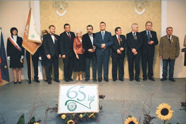 Pracownicy Podlaskiego Ośrodka Doradztwa Rolniczego, którzy otrzymali złote medale przyznane przez prezydenta Bronisława Komorowskiego