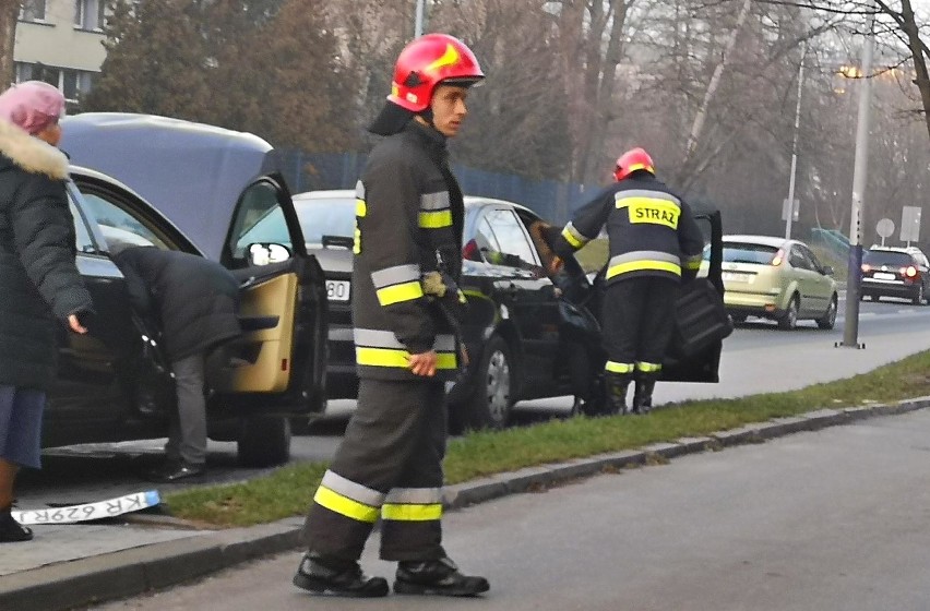 Kraków. Stłuczka na ul. Olszyny. Tworzą się korki [ZDJĘCIA]