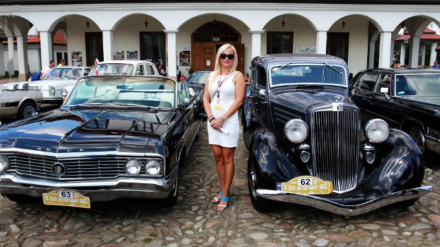 Małgorzata Pasiut przyjechała na sądecki zlot dwoma wspaniałymi autami: hupmobilem z 1934 r. oraz Buickiem Electra z 1964 r.
