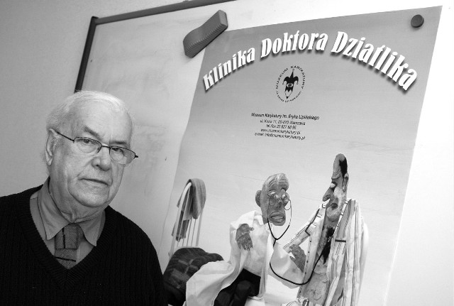 Andrzej Dziatlik, szczecinianin. Swoje rysunki publikował w dzienniku "Świat" pod redakcją Stefana Arskiego i "Szpilkach". Od 1964 roku w ciągłej podróży po świecie. Do Polski wrócił po 1985 roku, do Szczecina w 1990 roku.