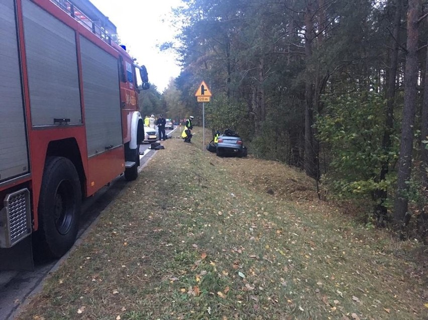 Wypadek na drodze wojewódzkiej Ostrołęka-Ostrów za Czerwinem. Zginał 26-latek 