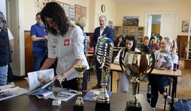 Ewa Kośniewska, fryzjerska mistrzyni świata, na spotkaniu z grudziądzką młodzieżą. Zobaczcie zdjęcia>>>>>