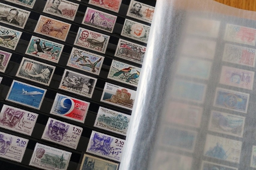 Sprawdź, czy masz w domu stare znaczki pocztowe z lat 60.,...