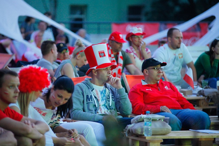 Opolanie kibicują polskiej drużynie w domach, barach pubach,...