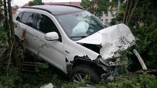 Tym samym potwierdziło się, że warto 80 tys. zł auto zostało skradzione w Niemczech. Zobacz również: Pościg na ulicach. Rozbite radiowozy, ranni policjanci. 40-letni kierowca zatrzymanyŹródło: TVN24