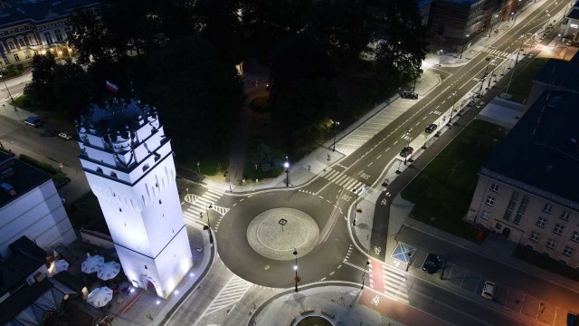 Nysa. Rondo im. Lecha Kaczyńskiego i Wieża Bramy Wrocławskiej.