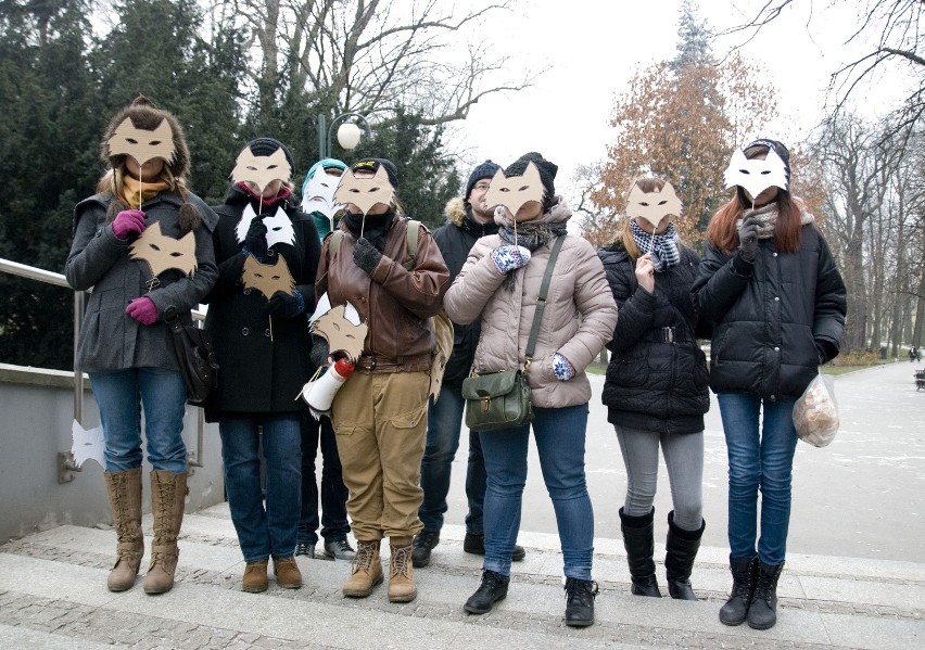 Protest właścicieli psów w Ogrodzie Saskim.