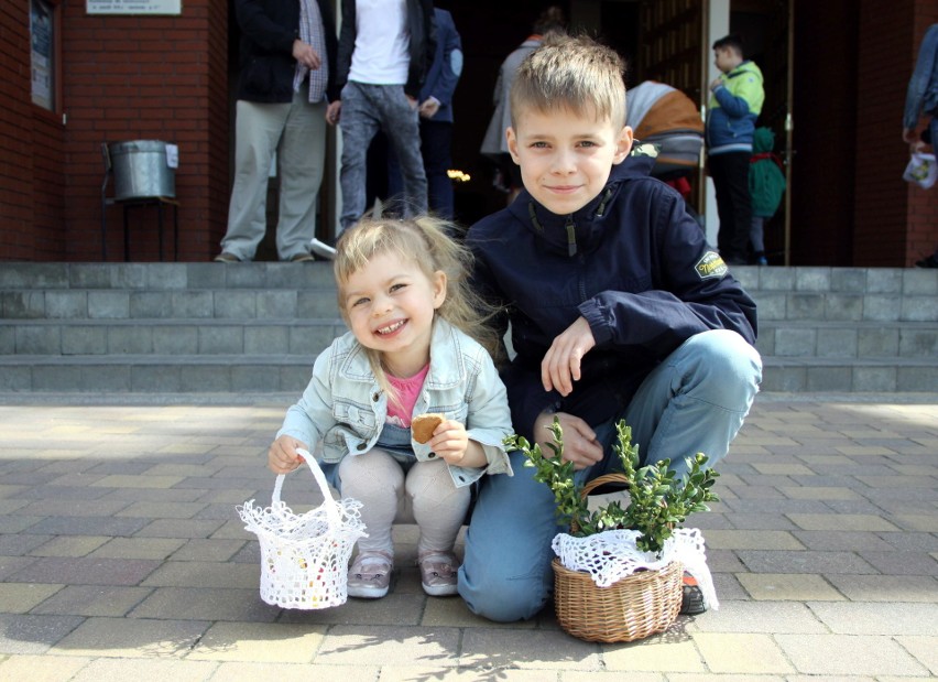 Wielka Sobota w Lublinie. Lublinianie ruszyli do kościołów z koszyczkami. Zobacz zdjęcia