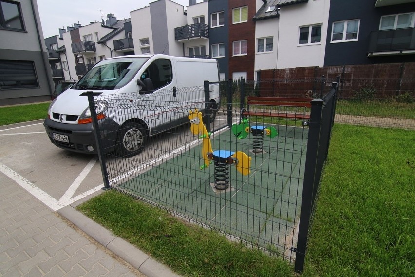 To nie żart. We Wrocławiu powstał najmniejszy plac zabaw na świecie