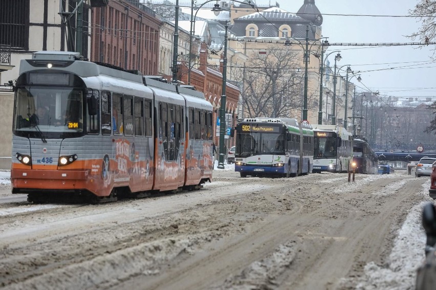 Kraków. To niespotykane! 27 zablokowanych zwrotnic i paraliż komunikacyjny. W MPK czegoś takiego nie pamiętają. Dlaczego do tego doszło?