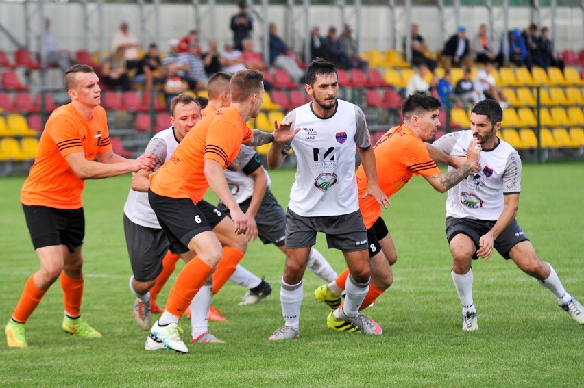 4 liga piłkarska. Starowice - Małapanew Ozimek 2-2