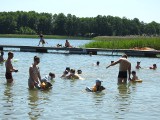 Na plaży w Starym Folwarku, nad Wigrami tłumy  wypoczywających suwalczan [Zdjęcia]