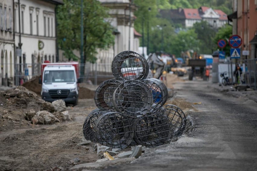 Kraków. Postępy prac na moście Piłsudskiego. Zaglądamy pod folię [ZDJĘCIA]