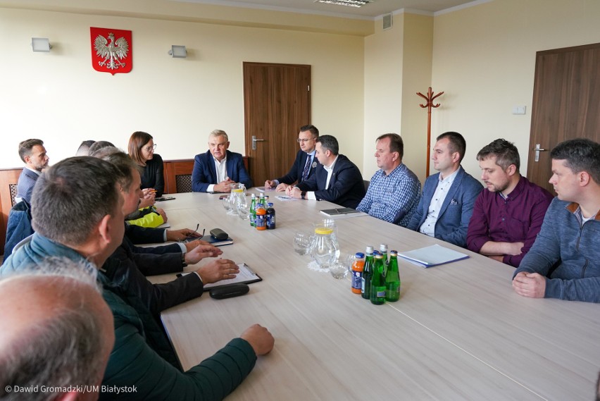 O obowiązkach wynikających z tych umów oraz ewentualnych...