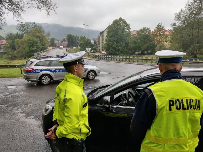 Współpraca polskiej i słowackiej policji. Wspólne patrole na drogach w Bieszczadach [ZDJĘCIA]