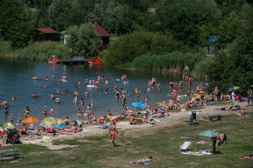 Upały w Krakowie. Krakowianie wypoczywają na Bagrach [ZDJĘCIA]