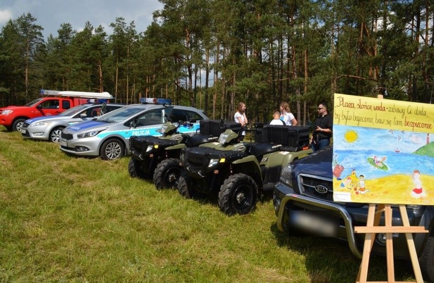 Każde dziecko mogło usiąść na policyjnym motocyklu, quadzie,...