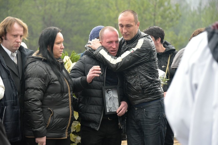 Białystok. Pogrzeb Pawła Klima. Kibice oddali mu hołd (zdjęcia, wideo)