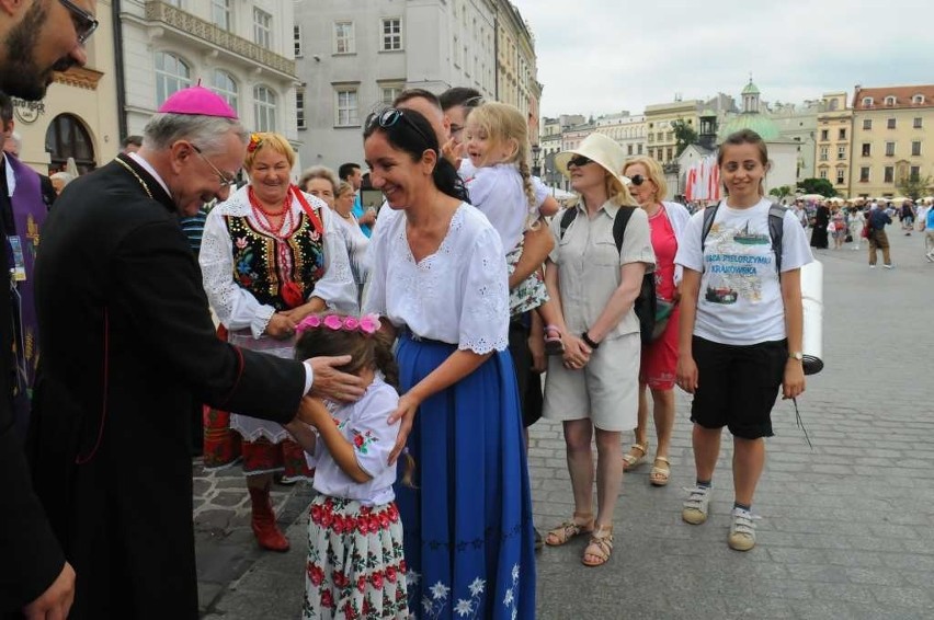 Pielgrzymi wyruszyli w drogę na Jasną Górę [ZDJĘCIA]