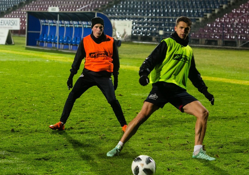 Trening Pogoni Szczecin na płycie głównej stadionu przy...