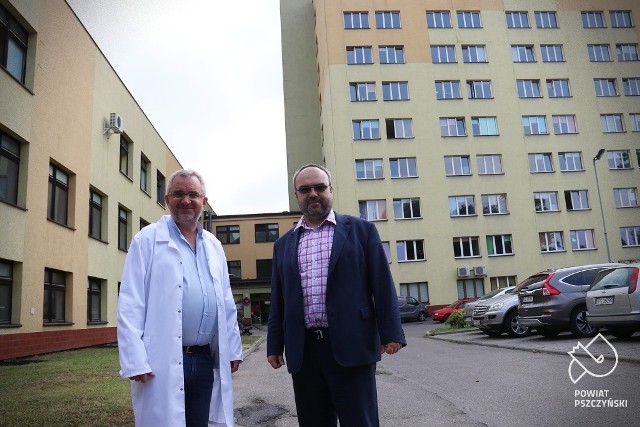 Dr n. med. Marcin Leśniewski i Janusz Kasza, prezes powiatowej spółki Centrum Przedsiębiorczości, prowadzącej szpital.