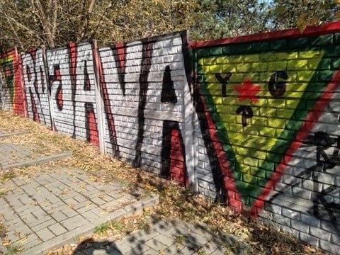 Graffiti wspierające Kurdów