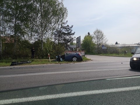 Do zdarzenia doszło w piątek w Rudnej Małej koło Głogowa Małopolskiego. - Kierujący audi wyjeżdżają z drogi podporządkowanej nie ustąpił pierwszeństwa mężczyźnie w iveco i doprowadził do zderzenia się pojazdów - powiedział nadkomisarz Adam Szeląg z KMP w Rzeszowie. W zdarzeniu nikt nie został ranny, a kierujący byli trzeźwi.Zdjęcia otrzymaliśmy od internautki na alarm@nowiny24.pl, dziękujemy!