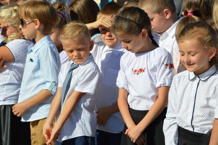 Początek roku szkolnego w Ostrowcu. Pierwszy dzwonek dla ośmiu tysięcy uczniów