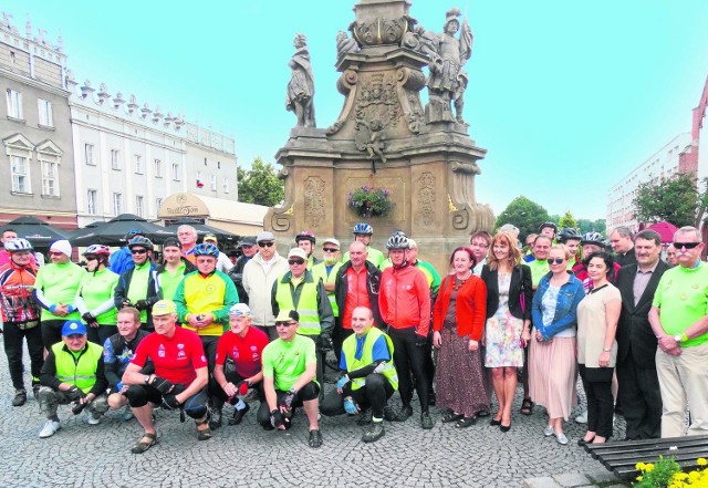 26 osób bierze udział w Raciborskim Rajdzie Rowerowym Dookoła Polski i promuje zdrowy styl życia