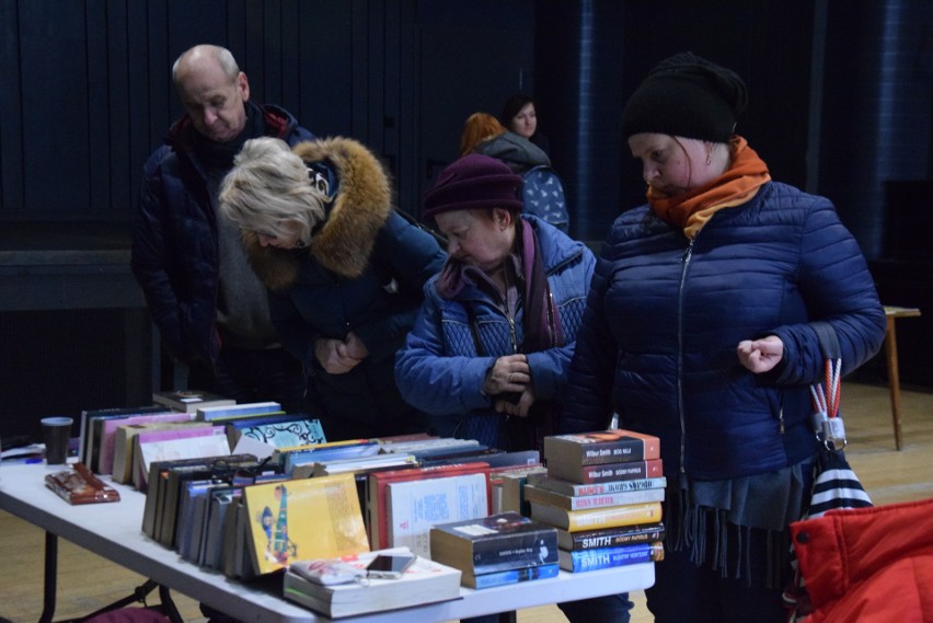 Przez cały czas trwania kiermaszu do SCK przychodzili...