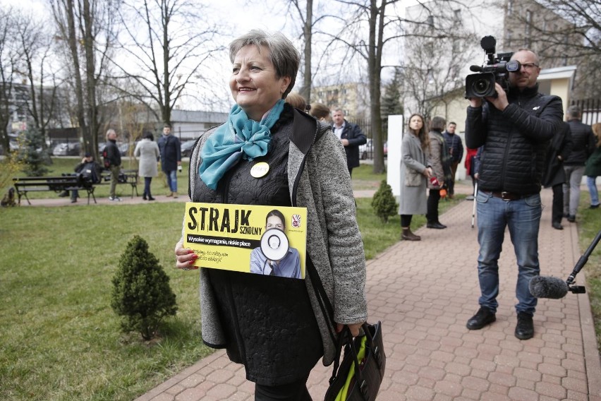 Ewentualny strajk nauczycieli planowany jest na 8 kwietnia,...