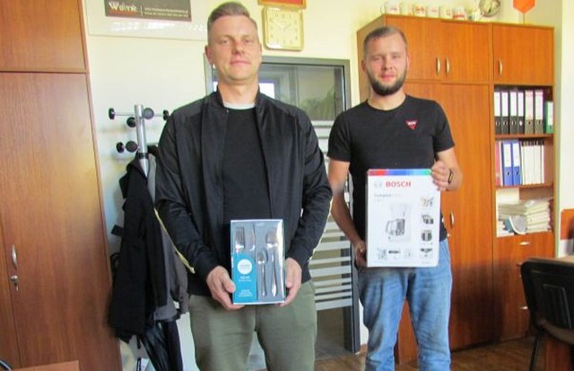Trwa odbieranie nagród w związkowej loterii „Solidarności” w biurowcu MAN Bus Starachowice
