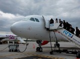 Pasażerowie lotu OLT z Gdańska do Poznania: Zadymiony samolot, lewy silnik nie pracuje