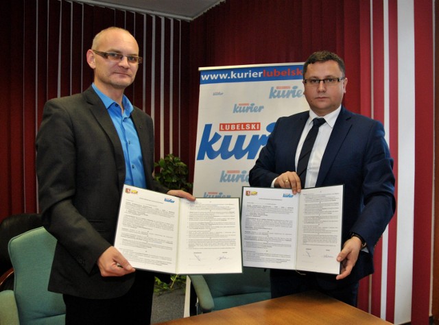 W środę Dariusz Kotlarz, prezes Odziału Kuriera Lubelskiego podpisał umowę z Tomaszem Fularą, szefem MPK.