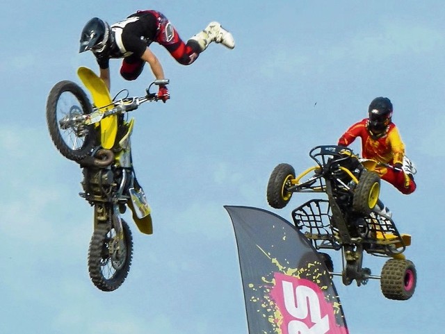 Wyczyny akrobatów na motocyklach doskonale znają mieszkańcy Barcina i okolic. Czas, by Artur Puzio z ekipą Sky Fighters (jest jej założycielem) pokazali się szerszej publiczności