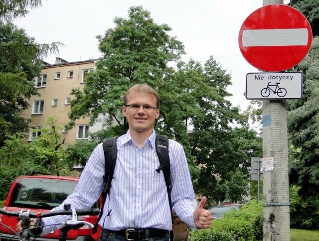 - Cieszymy się, że drogowcy czerpią wzorce z innych miast i dopuścili dwukierunkowy ruch dla rowerów na jednokierunkowych odcinkach ulic Bema oraz Prądzyńskiego &#8211; mówi Sebastian Pawłowski, kanclerz Bractwa Rowerowego w Radomiu.