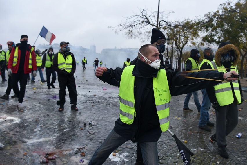 Protest "żółtych kamizelek" i zamieszki w Paryżu 1.12