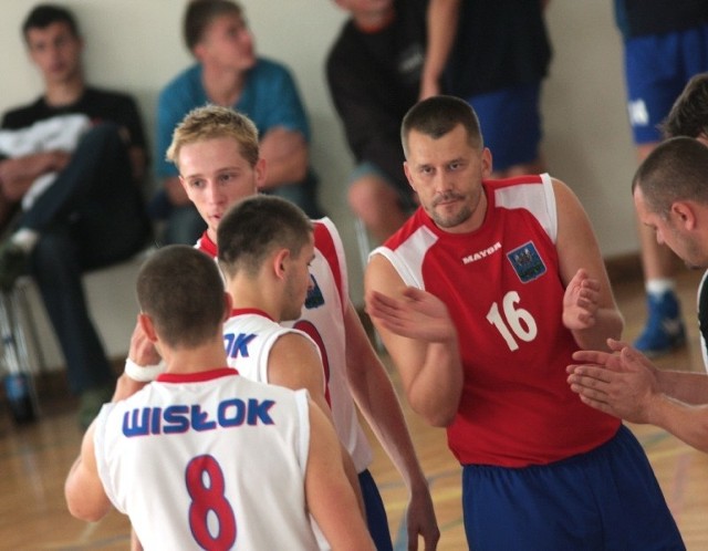 Jacek Podpora (w czerwonym) znów zagra w Wisłoku Strzyżów na pozycji libero.