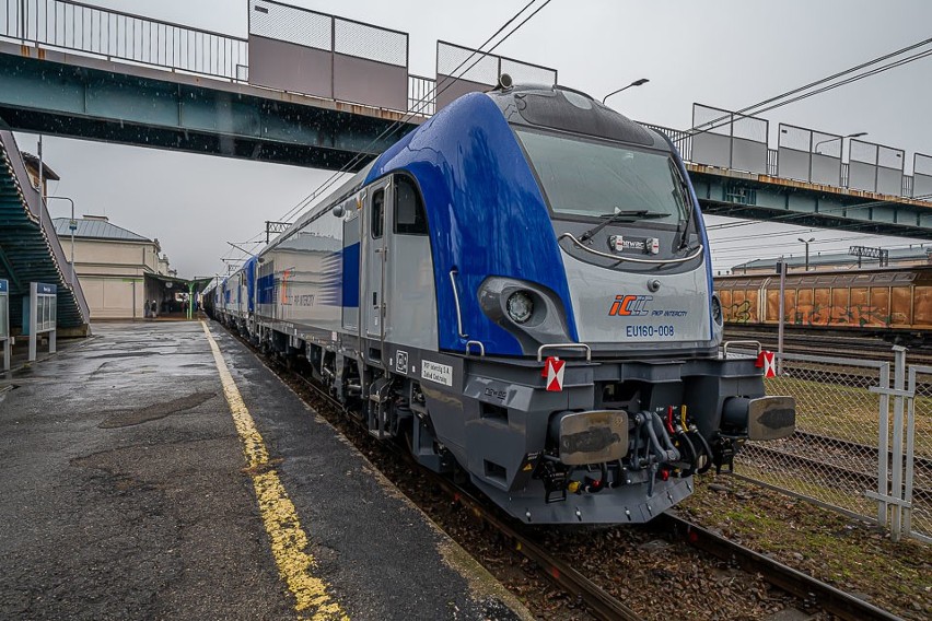 Nowy Sącz. Newag zaprezentował osiem lokomotyw Griffin wyprodukowanych dla PKP Intercity