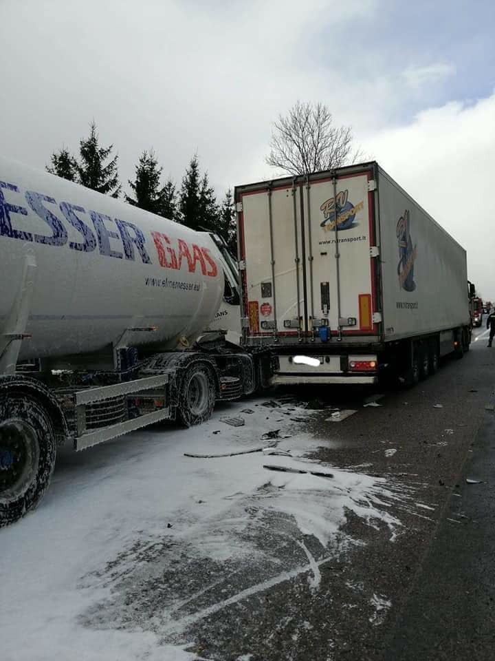 Zderzenie dwóch pojazdów w okolicach m. Jasionowo