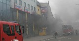 Pożar w Koszalinie. Ogień w centrum handlowym przy ul. Zwycięstwa (zobacz wideo i zdjęcia)