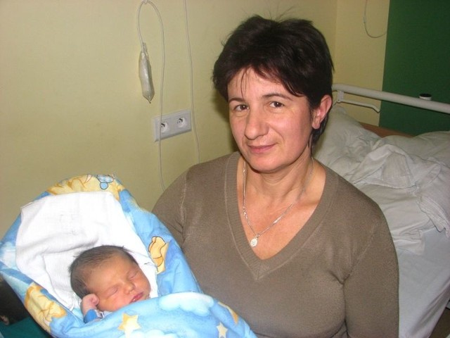 Dominik z babcią Renatą