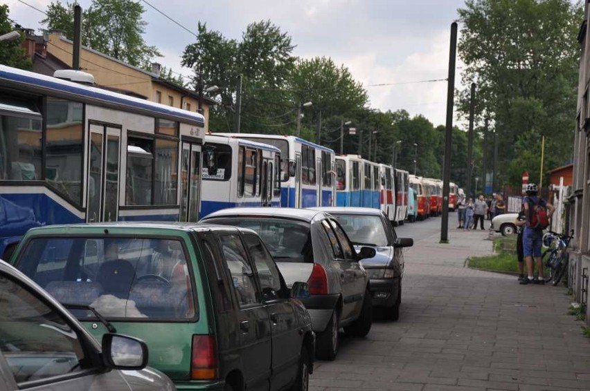 Zabytkowe autobusy paradowały ulicami Krakowa [ZDJĘCIA, WIDEO]